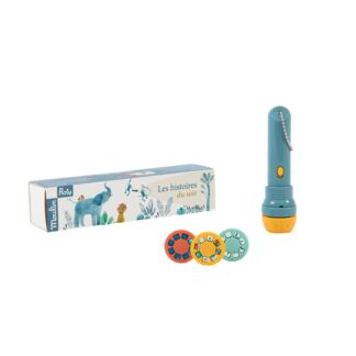 Moulin Roty mini projektor.Ovaj projektor je jednostavan za upotrebu:umetnite disk u lampu,uključite lampu i projektujte slike na zid ili plafon.