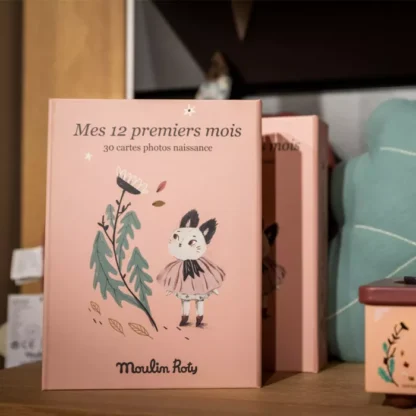Mojih prvih 12 meseci - Moulin Roty. Svi trenuci od rođenja mališana pa do prvog rođendana na jednom mestu. Da se ništa ne zaboravi!