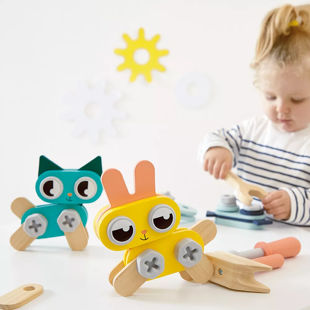 janod-Brico'Kids - Napravi sam, male životinje-gradska-beba-9 Sastavite 3 drvene životinje uz Brico'Kids set za sklapanje! Idealno za decu 3+ godina, ovaj DIY komplet razvija motoriku i kreativnost. Uživajte u igri s FSC™ drvetom!